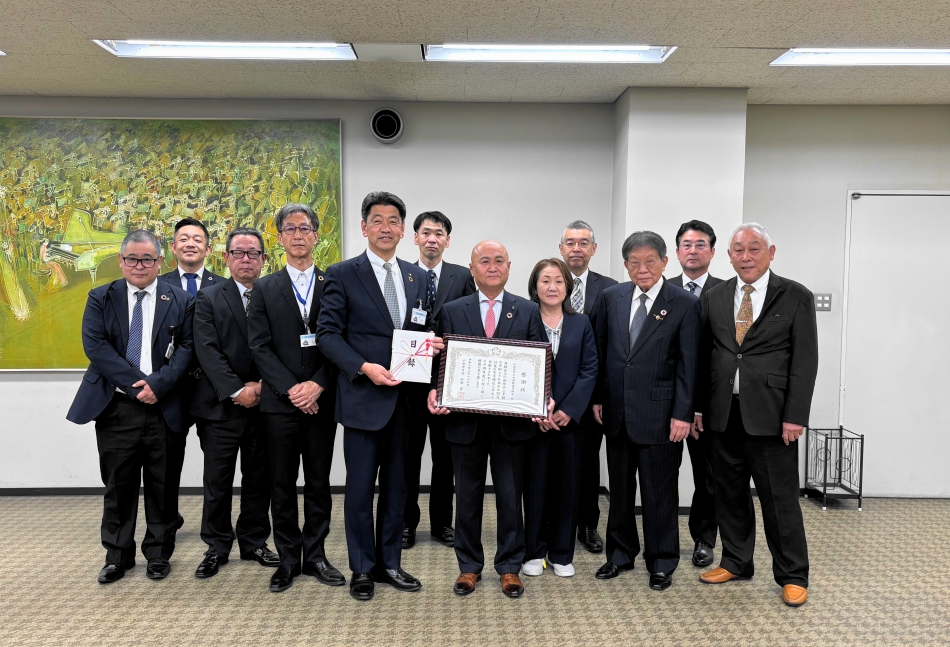 小田原市長に災害対応の寄付に係る寄贈式及び小田原市長からの感謝状の授与式